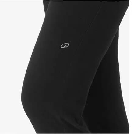 Black Athletic Leggings (Close-Up)
